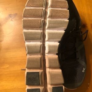 Women’s OnCloud running shoes. Size 10.5.